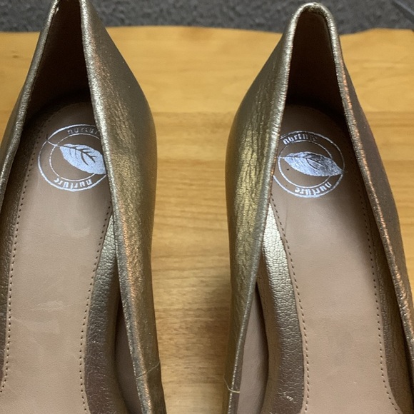 Nurture by Lamaze "Virtue" Gold Genuine leather open toe heels pumps Size 7M EUC - Picture 6 of 10